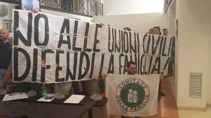 Unioni civili – Roma, protesta di Comitato della Famiglia ed opposizione 1