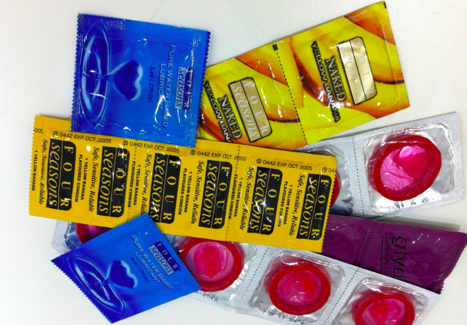confezioni di condom: la contraccezione non serve a far diminuire l'aborto