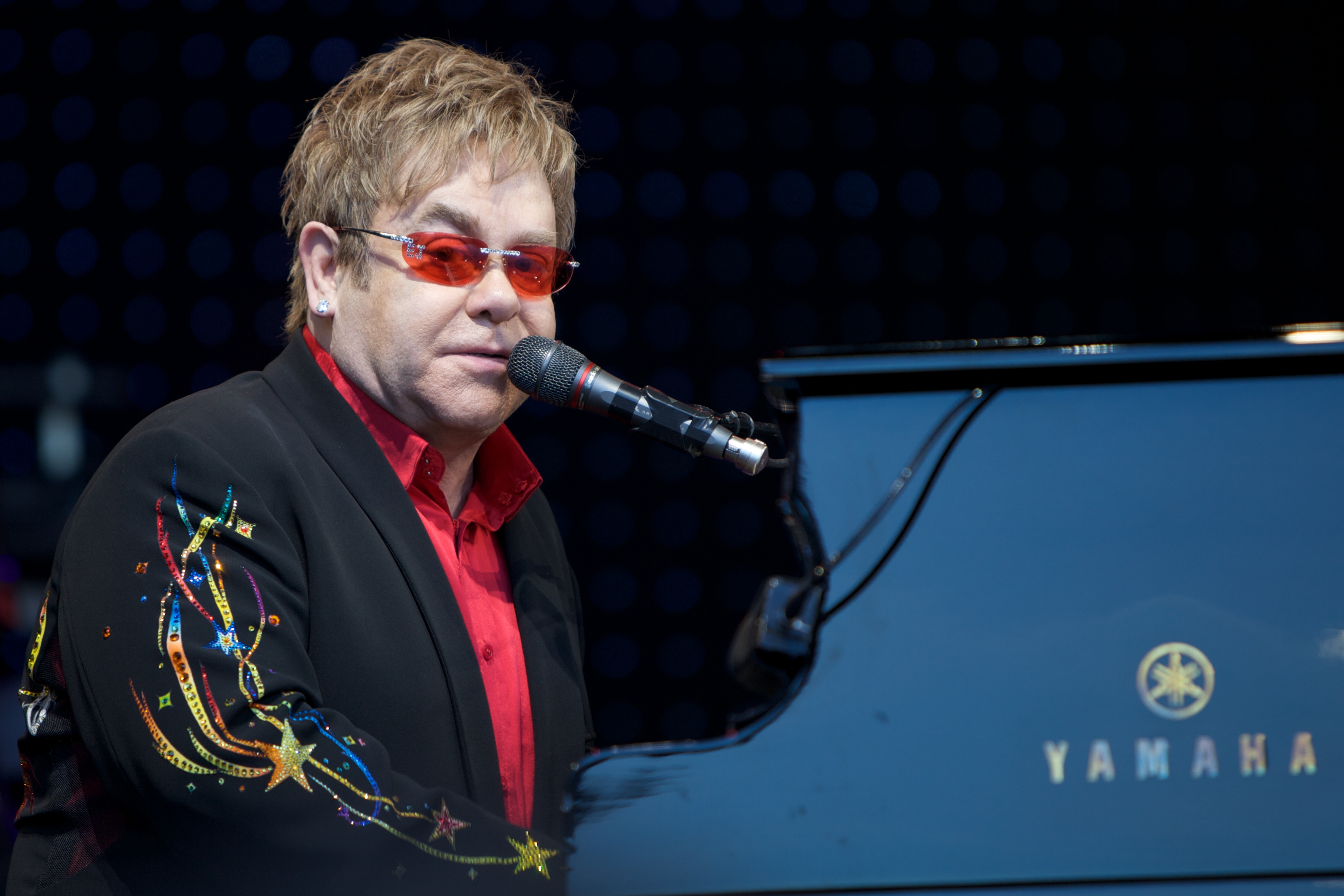 Elton John, cosa ci combini? 1
