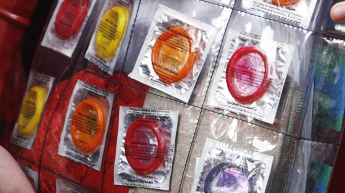 educazione-sessuale_contraccezione_Lombardia_distribuzione_gratis_preservativo_HIV
