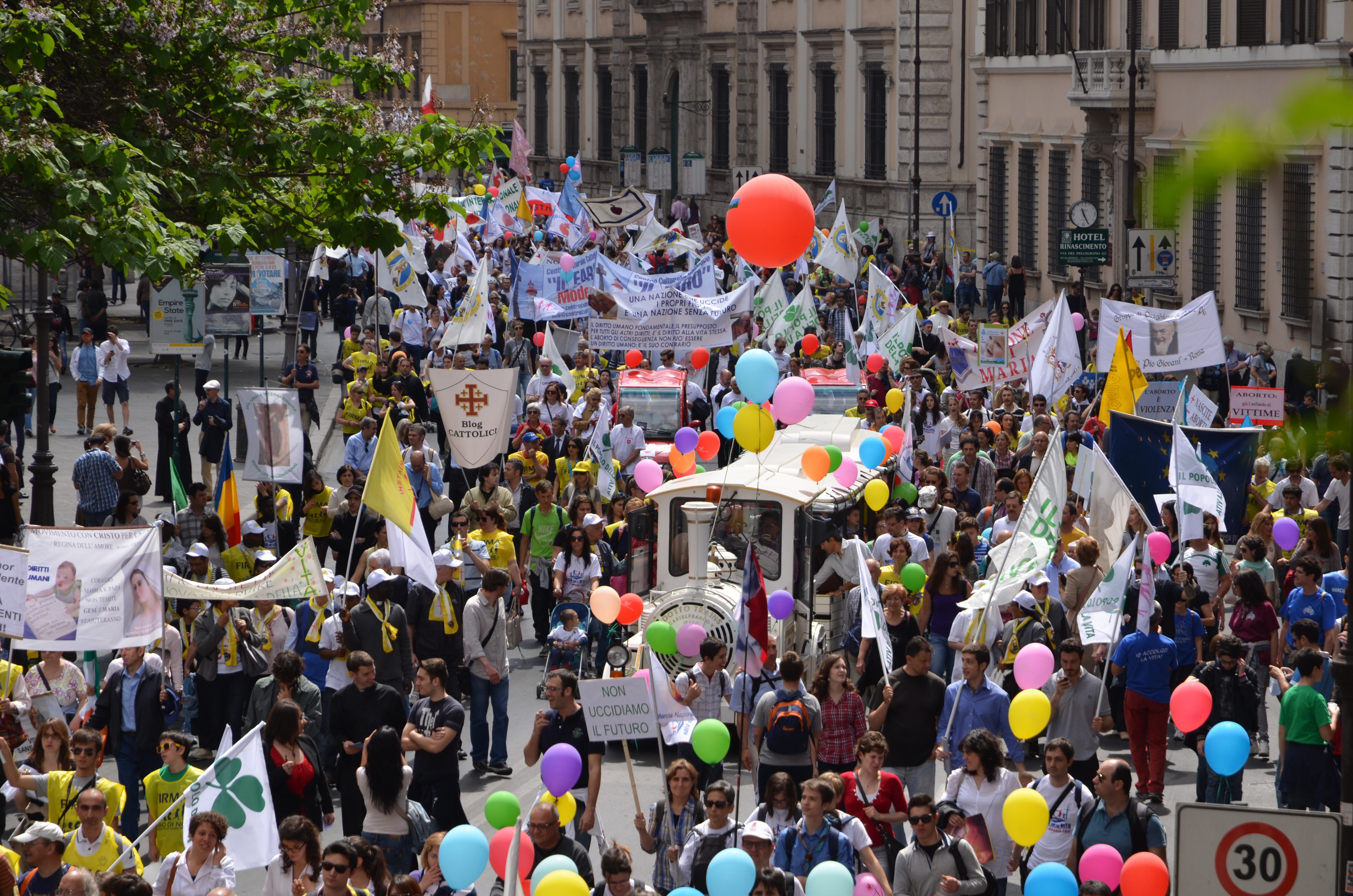 Marcia per la Vita: 40mila in piazza, con Papa Francesco benedicente 1