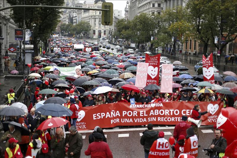 Arrestate cinque femministe che hanno tentato di interrompere violentemente la Marcia per la Vita a Madrid 1