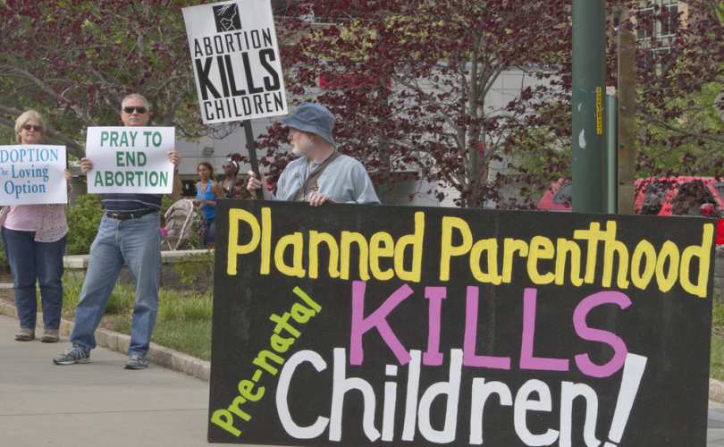planned_parenthood_uccide_aborto_consenso