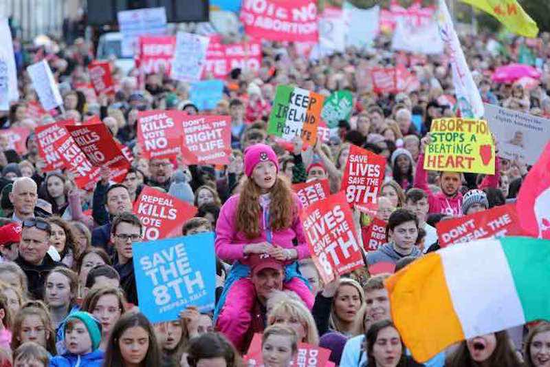 savethe8th_Irlanda_aborto_referendum