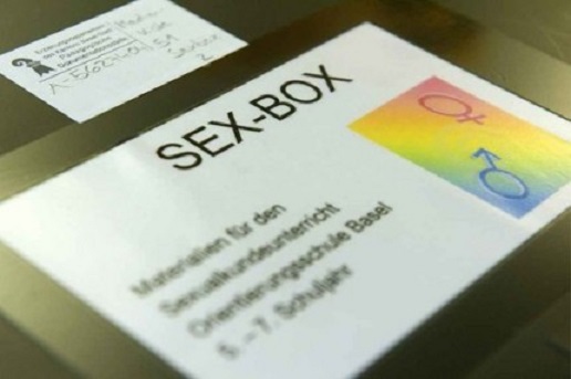 Svizzera. In 30 scuole arrivano le “Sex box” con peni di peluche per insegnare ai bambini (4 anni) «masturbazione e piacere fisico» 1